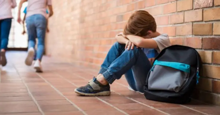 Suspenden a profesores vinculados al caso de Juanito, niño de 7 años que se quitó la vida