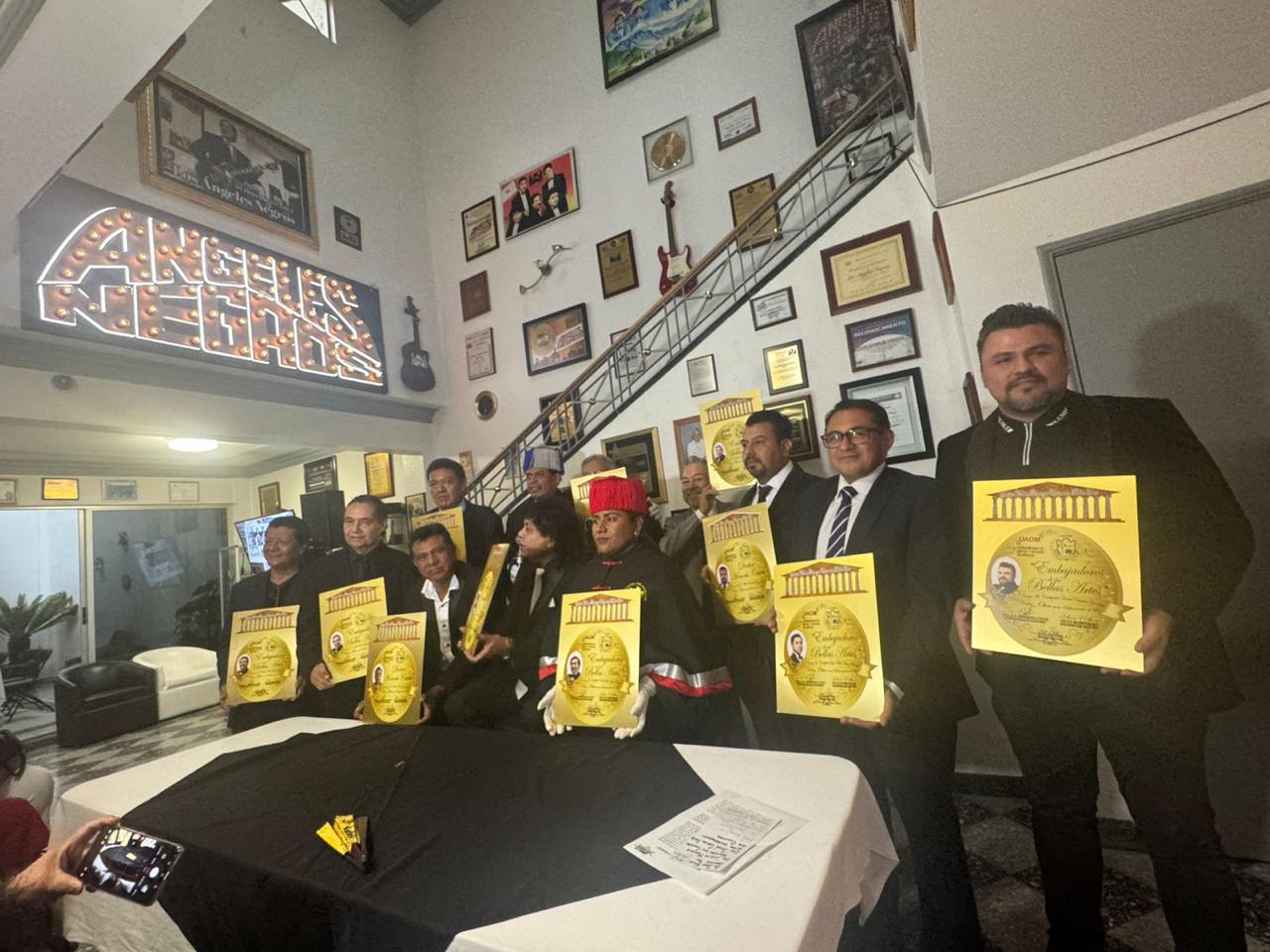 LOS ÁNGELES NEGROS RECIBEN DOCTORADO HONORIS CAUSA Y PRESENTAN NUEVO SENCILLO «CUANDO TU TE VAYAS»