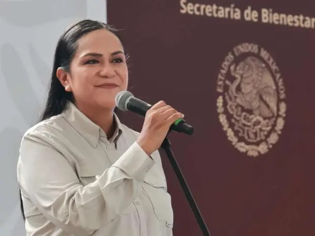 Ariadna Montiel entrega primeros apoyos económicos por emergencia en Poza Rica, Veracruz