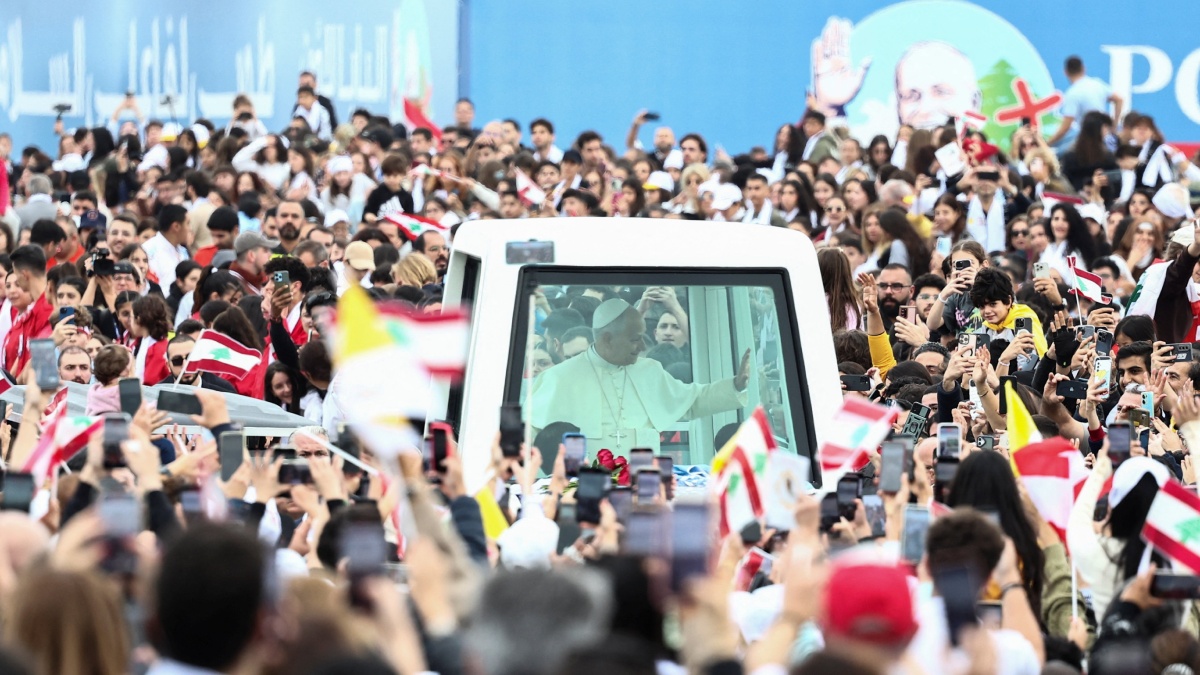 De visita en Líbano, Papa León XIV celebra misa en Beirut, cerca de donde ocurrió la explosión de 2020