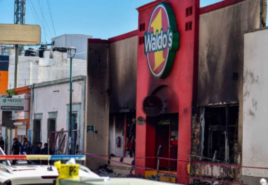 Fiscalía de Sonora imputa a ocho personas y una empresa por incendio en Waldo’s Hermosillo