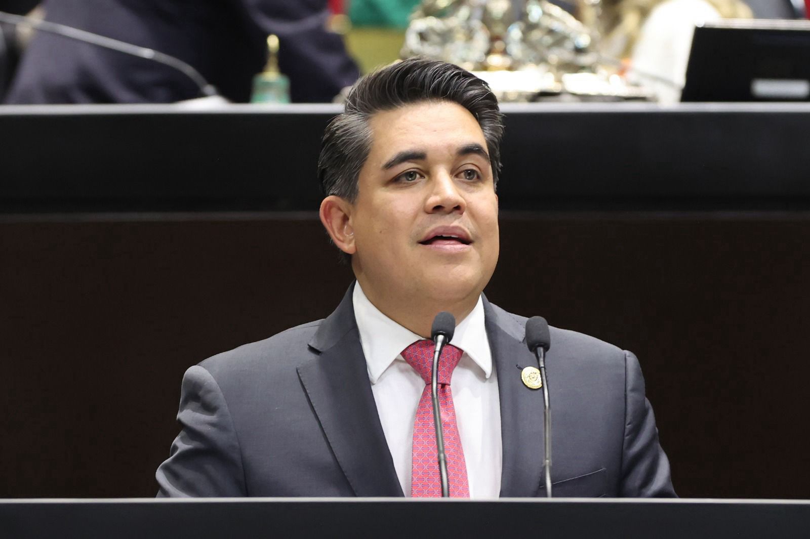 Plantean reforma constitucional para prohibir contratar a menores de edad en labores peligrosas o insalubres