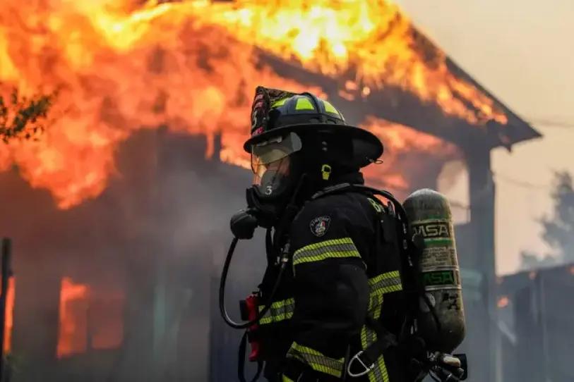 Chile declara estado de catástrofe por incendios; al menos 16 muertos