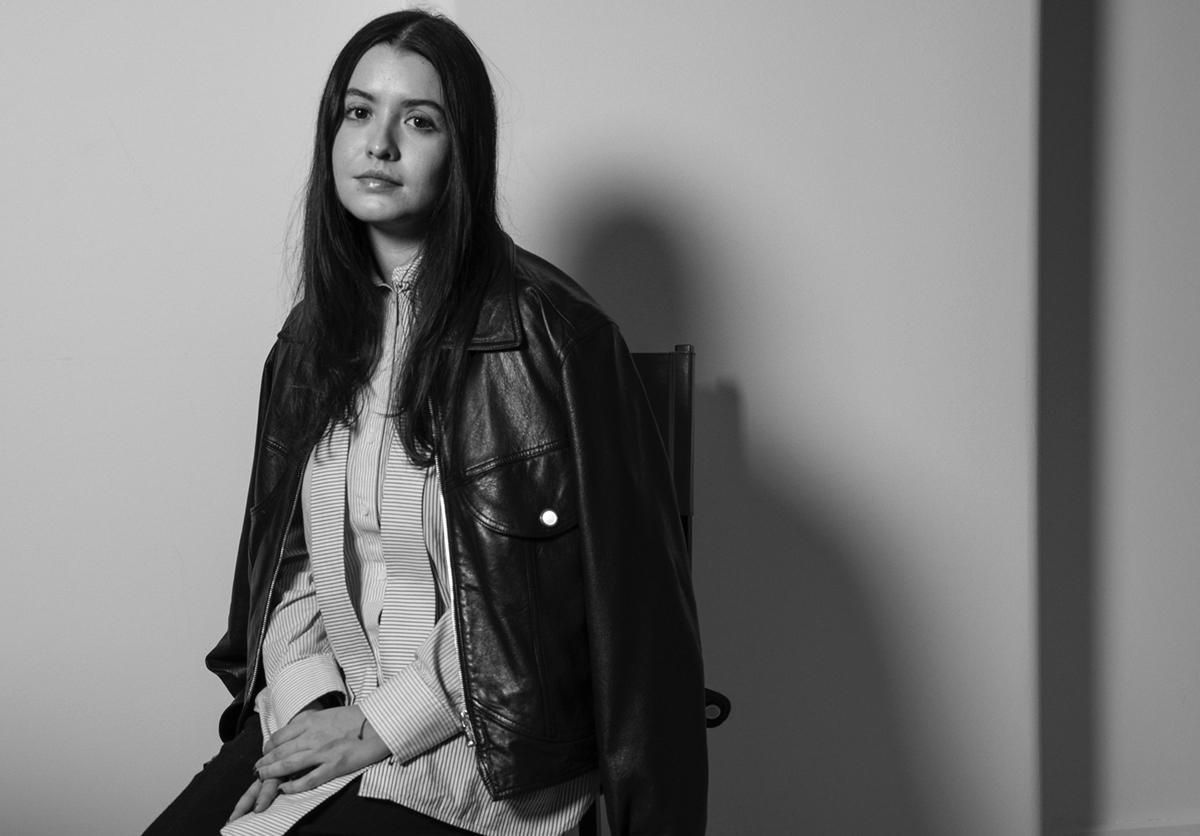 Paulina Ávila presenta «La hora azul», una exploración fotográfica sobre lo efímero, la memoria y la convivencia