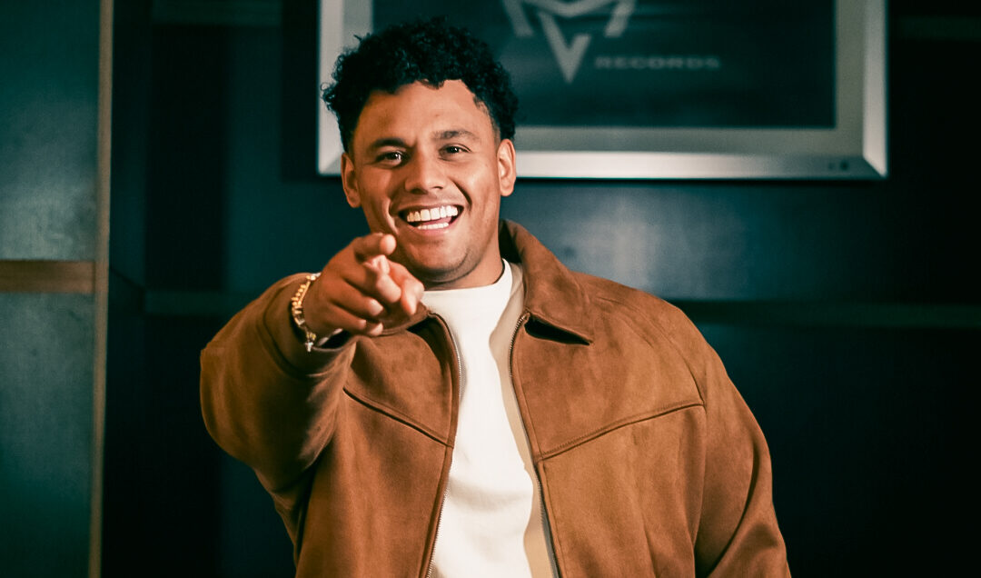 El colombiano Chelo Ramírez se vuelve viral tras entrevista en México y despierta expectativa entre seguidores del regional mexicano